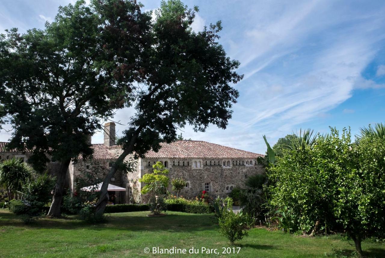 Bed and Breakfast Logis De La Robliniere Landevieille Экстерьер фото